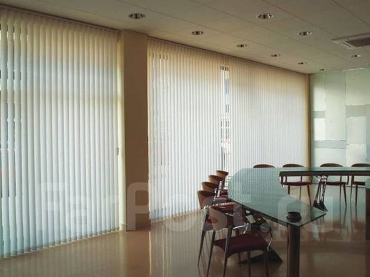 電気夢のカーテンの縦の縦の垂直は居間のFloor-To-Ceiling窓の停電の白いカーテンを盲目にする