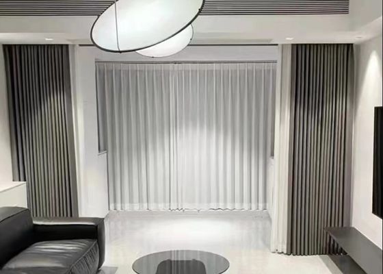 現代ビロードのホテルのタイプ カーテンの停電の適用範囲が広い調節可能