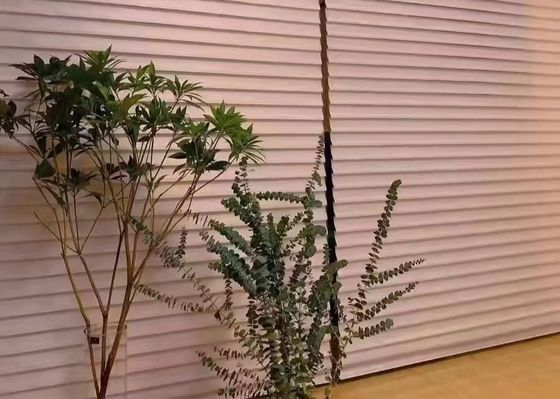 美しい三重のShangriのLaのカーテンはオフィスのための電気を盲目にする