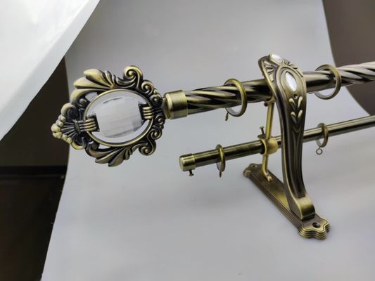 金属の望遠鏡の二重柵のカーテンのポーランド人の調節可能なスライバ25Mmブラケットとの28Mm