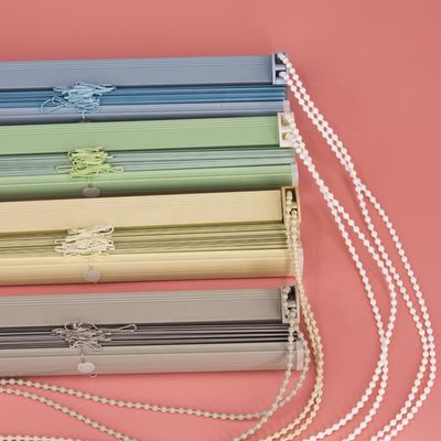 平らな版のオフィスの窓は、手動制御のアルミニウム ベニス風すだれおおう