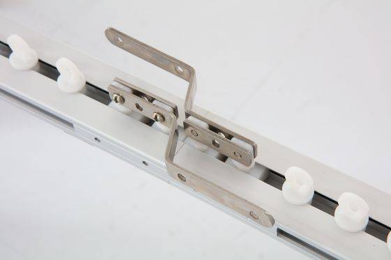 調節可能な柵の電気カーテン柵は滑車システムが付いているカーテン トラックにモーターを備えた