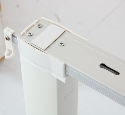 調節可能な柵の電気カーテン柵は滑車システムが付いているカーテン トラックにモーターを備えた