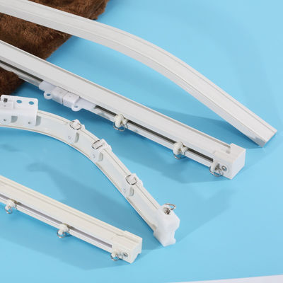 Ceillingは付属品が付いているアルミニウム シャワー・カーテンのホックのカーテン トラックを取付けた