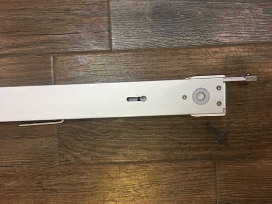 金属のポーランドの電気カーテン トラック、装飾のための調節可能なカーテン柵