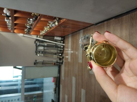 カーテン・レールのための卸し売り水晶金のカーテンの棒の金属のfinialsのカーテン・レールの付属品