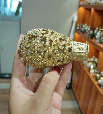 卸し売りカーテン・レールの価格の金色の金属のエンド キャップのfinialのカーテン・レールの付属品