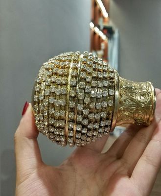 金によって散りばめられるダイヤモンドのカーテンの球の新しいFinialsのあたりの卸し売り良質の水晶