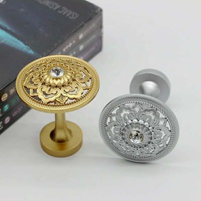 金色の装飾的なカーテン・ウォールはロープとの簡単で贅沢な様式を引っ掛ける