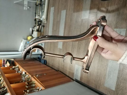銅の青銅色色のカーテンのホールダーは28/19mmの二重カーテン・レール ブラケットのカーテンの付属品に金属をかぶせる