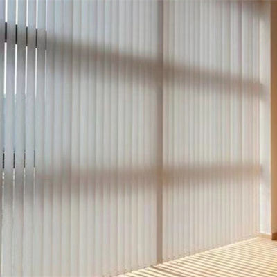 便利な手動ポリ塩化ビニールの縦のベニス風すだれ現代様式OEM