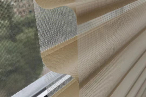 2つの層は寝室のためのShangriのLaのカーテンの透明で優雅な様式にまいはだを詰める