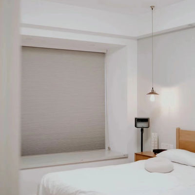 電気自動蜜蜂の巣のブラインド、細胞窓陰ポリエステル材料