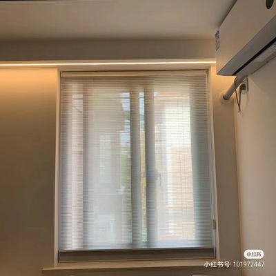 電気自動蜜蜂の巣のブラインド、細胞窓陰ポリエステル材料